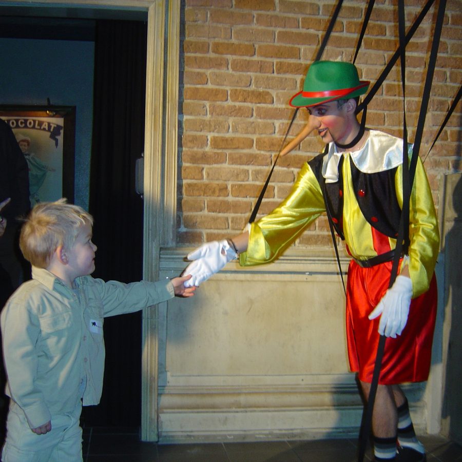 Pinocchio avec enfant, fête de saint nicolas