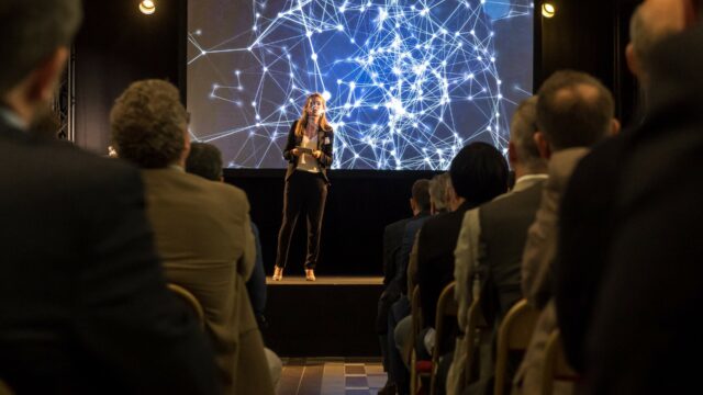 academische sessie voor 20ste verjaardag firma nlmk