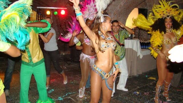 Braziliaanse dansers, personeelsfeest