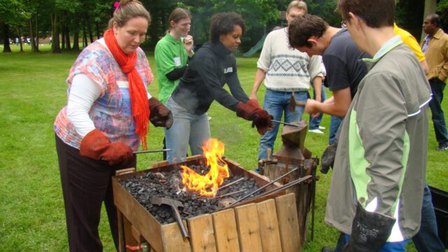 smeden voor vuur element, teambuilding