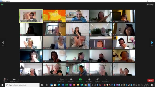 les participants s'amusent durant un événement en ligne