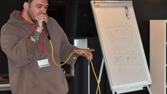 voor deze teambuilding, presenteerde een getalenteerde animator deze beatbox workshop